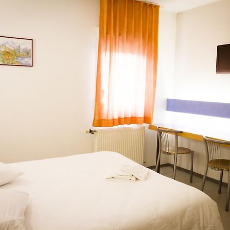 Hotel Vallee Bleue Montalieu-Vercieu Экстерьер фото